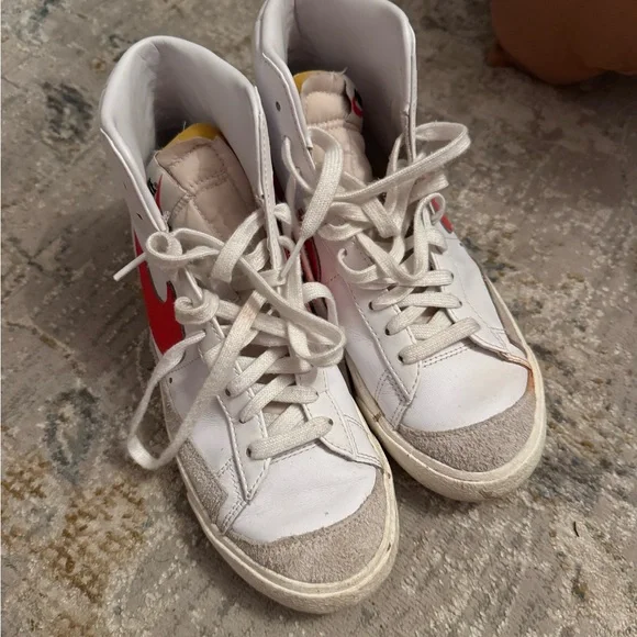 Nike White and Red High-Top Blazers - Picture 2 of 4